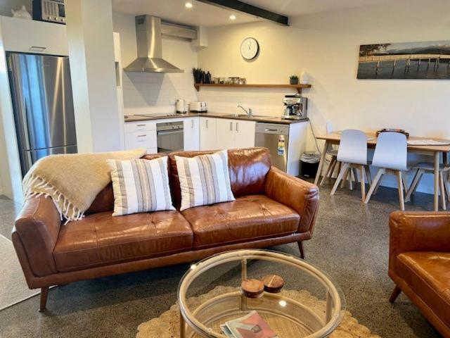 Longitude Apartments רגלאן מראה חיצוני תמונה